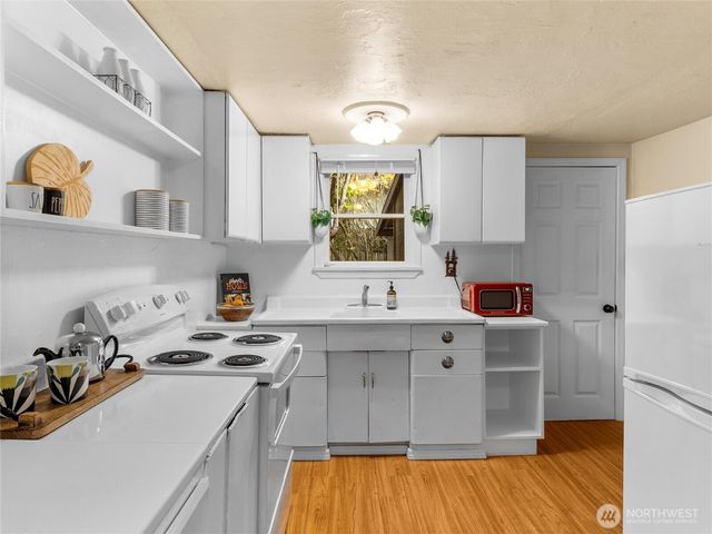 735 NE McWilliams Road, Bremerton, WA 98311