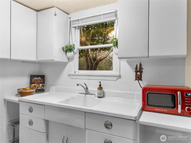 735 NE McWilliams Road, Bremerton, WA 98311