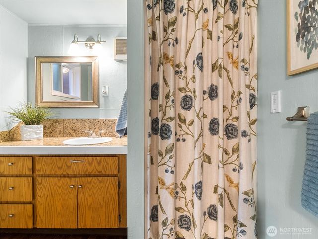 735 NE McWilliams Road, Bremerton, WA 98311