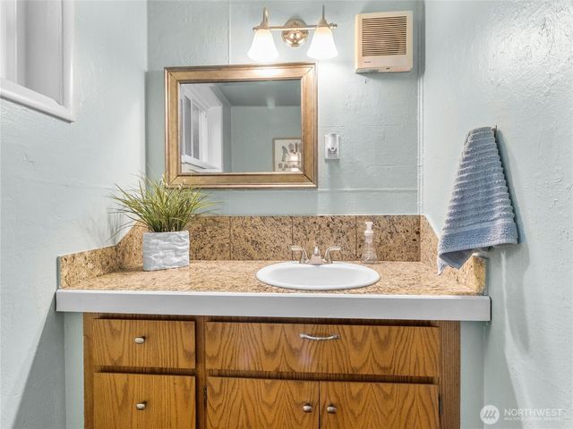 735 NE McWilliams Road, Bremerton, WA 98311