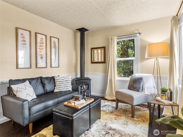 735 NE McWilliams Road, Bremerton, WA 98311