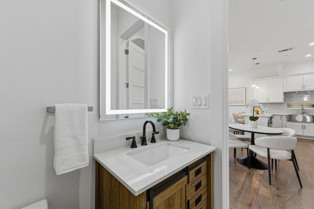 2450 N Garrett Avenue 18, Dallas, TX 75206