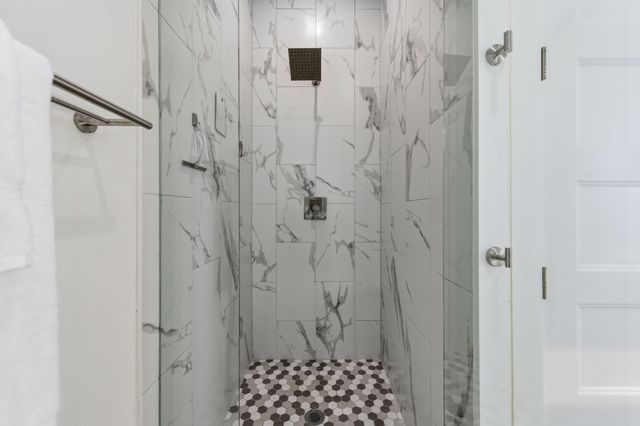 2450 N Garrett Avenue 18, Dallas, TX 75206