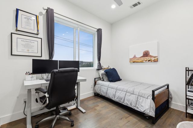 2450 N Garrett Avenue 18, Dallas, TX 75206