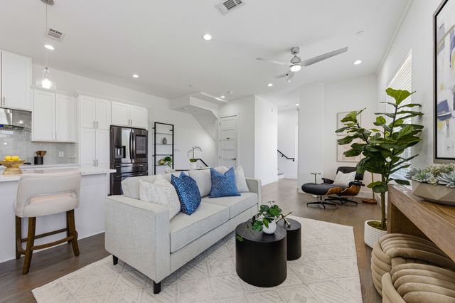 2450 N Garrett Avenue 18, Dallas, TX 75206