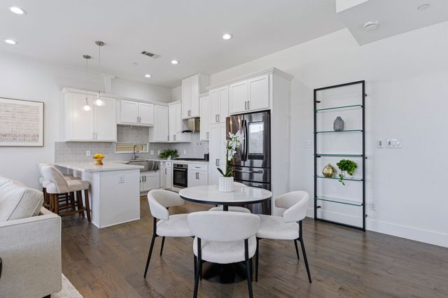 2450 N Garrett Avenue 18, Dallas, TX 75206