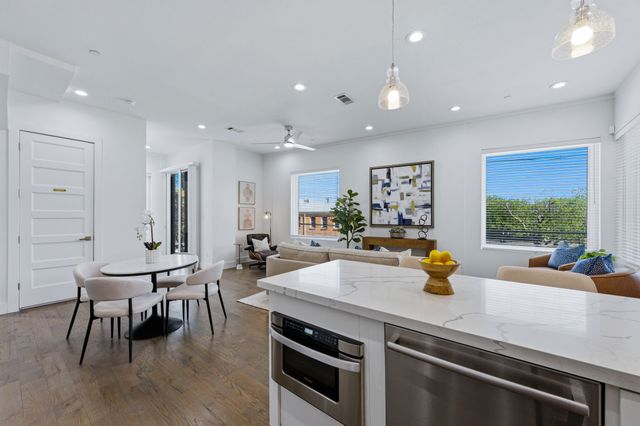 2450 N Garrett Avenue 18, Dallas, TX 75206