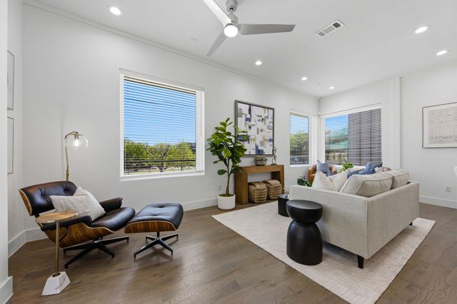 2450 N Garrett Avenue 18, Dallas, TX 75206