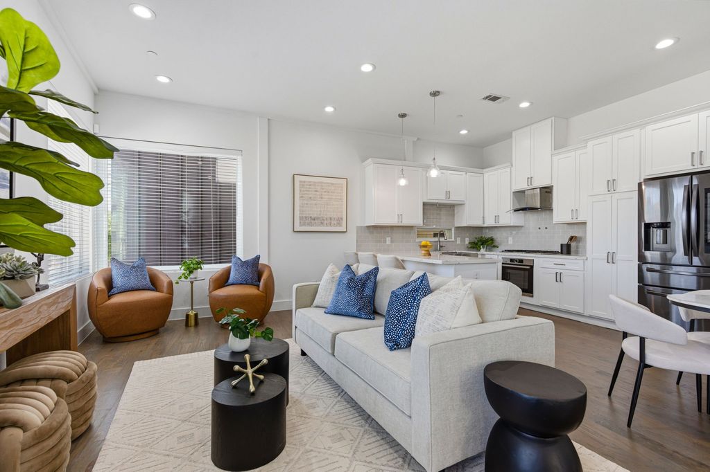 2450 N Garrett Avenue 18, Dallas, TX 75206