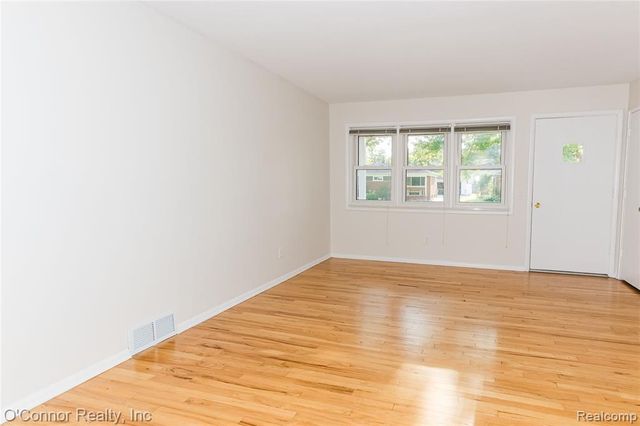 721 Carolina Avenue, Marysville, MI 48040