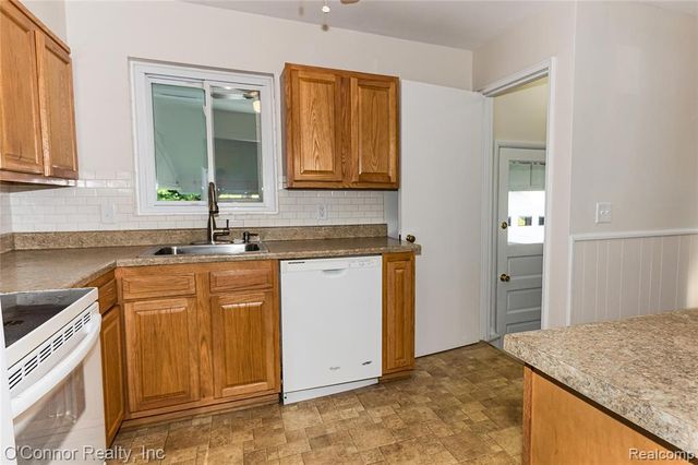 721 Carolina Avenue, Marysville, MI 48040