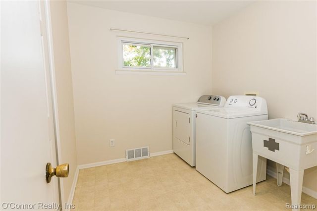 721 Carolina Avenue, Marysville, MI 48040