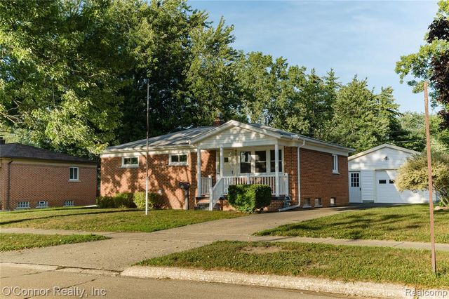 721 Carolina Avenue, Marysville, MI 48040
