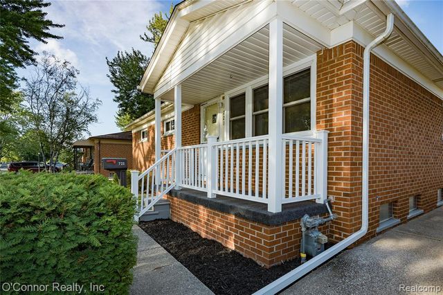 721 Carolina Avenue, Marysville, MI 48040