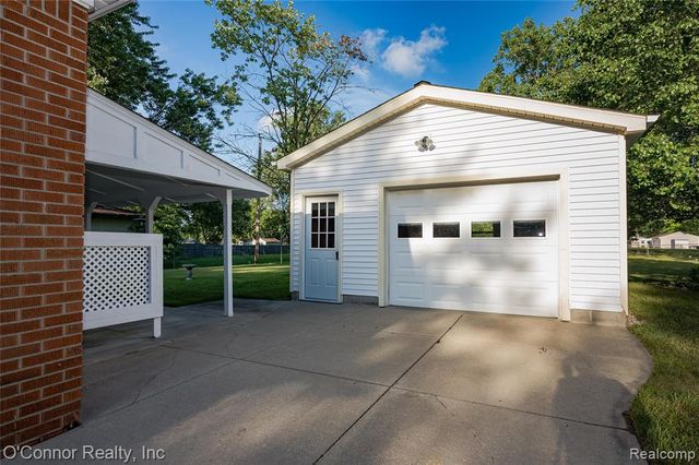 721 Carolina Avenue, Marysville, MI 48040