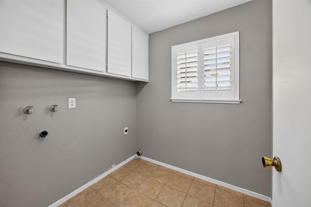 8727 Santa Ridge Cir, Elk Grove, CA 95624
