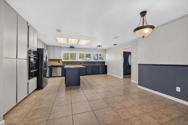 8727 Santa Ridge Cir, Elk Grove, CA 95624