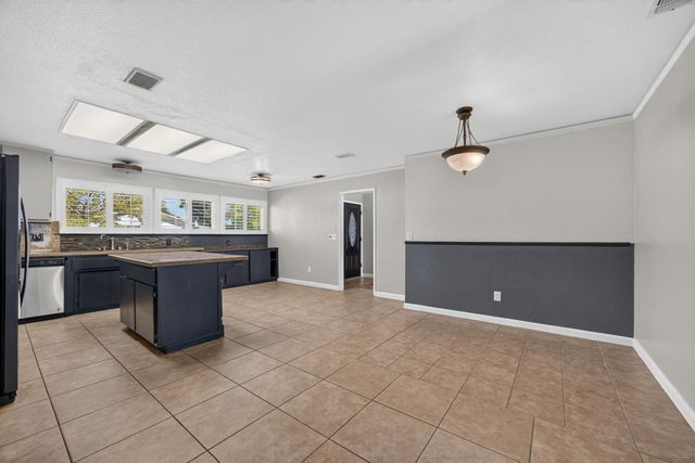 8727 Santa Ridge Cir, Elk Grove, CA 95624