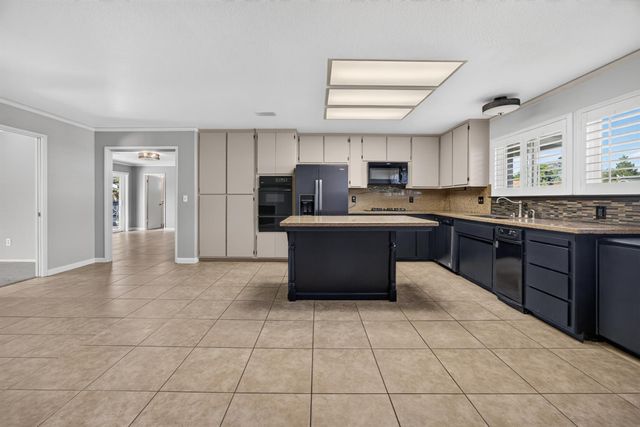 8727 Santa Ridge Cir, Elk Grove, CA 95624