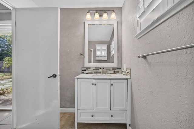 8727 Santa Ridge Cir, Elk Grove, CA 95624
