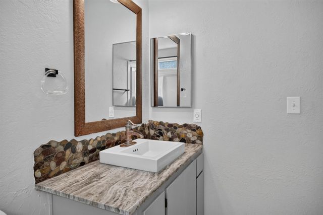 8727 Santa Ridge Cir, Elk Grove, CA 95624