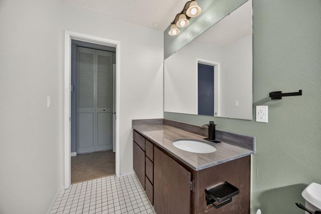 8727 Santa Ridge Cir, Elk Grove, CA 95624
