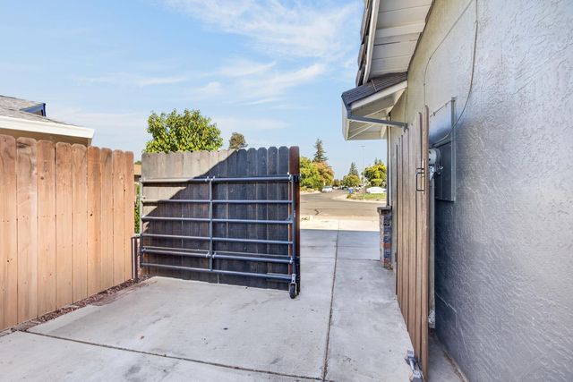 8727 Santa Ridge Cir, Elk Grove, CA 95624