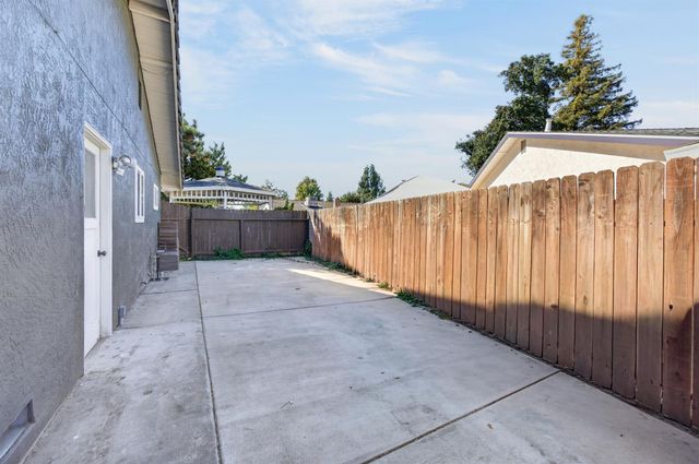 8727 Santa Ridge Cir, Elk Grove, CA 95624