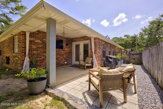 1517 Porpoise Street, Ocean Springs, MS 39564