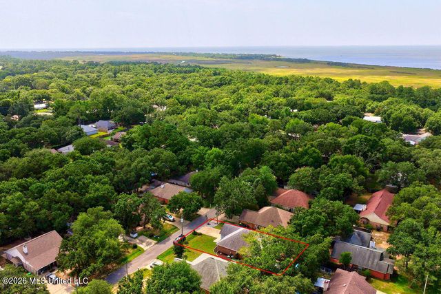1517 Porpoise Street, Ocean Springs, MS 39564