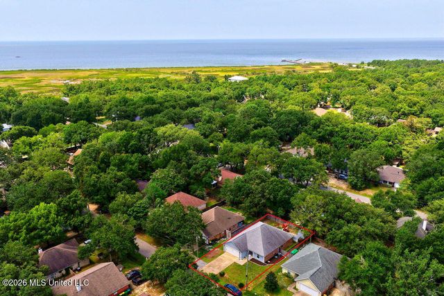 1517 Porpoise Street, Ocean Springs, MS 39564
