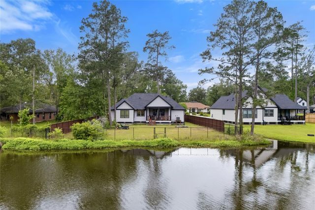 1002 Four Fountains Street, New Caney, TX 77357