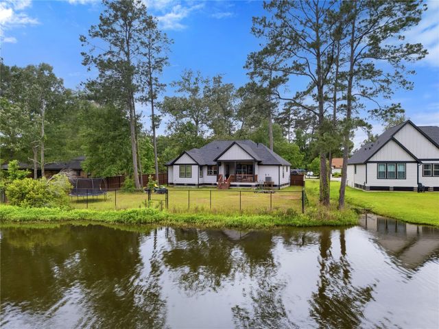 1002 Four Fountains Street, New Caney, TX 77357