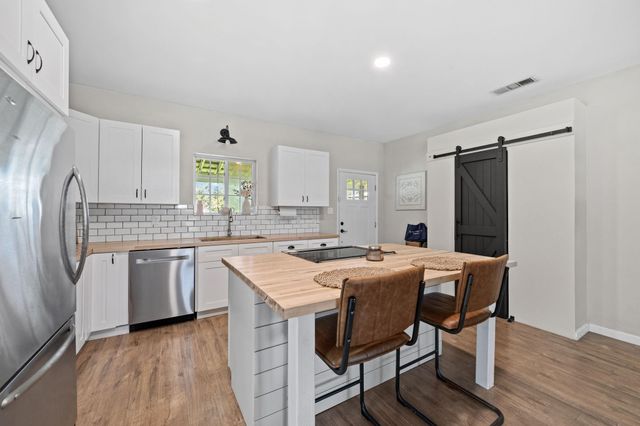 319 County Road 2218, Cleveland, TX 77327