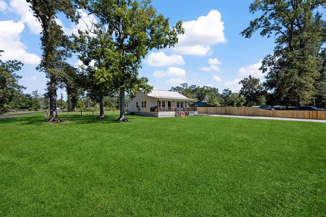 319 County Road 2218, Cleveland, TX 77327