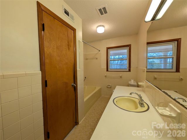 805 Edgewood Road, Bessemer City, NC 28016