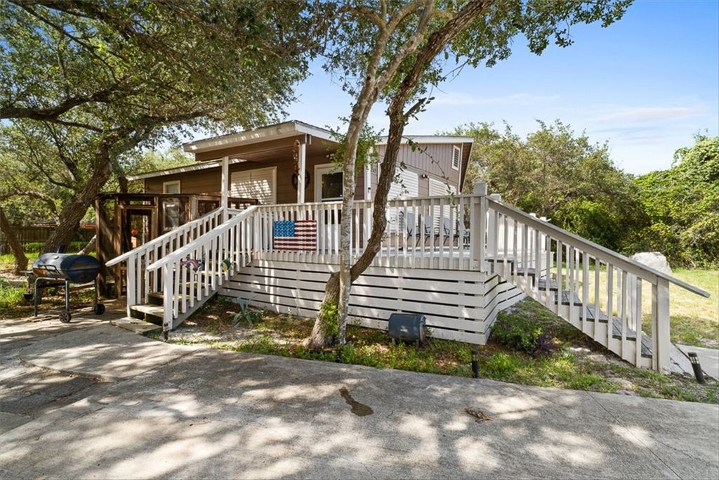 245 Griffith Dr, Rockport, TX 78382 — exterior
