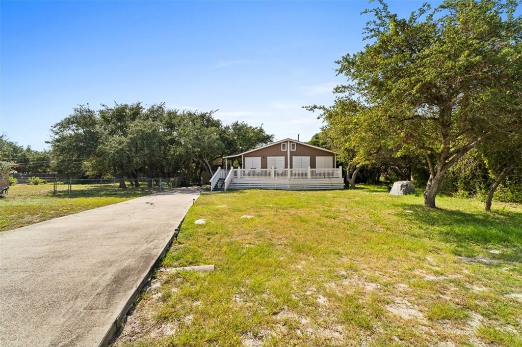 245 Griffith Dr, Rockport, TX 78382 — photo 2
