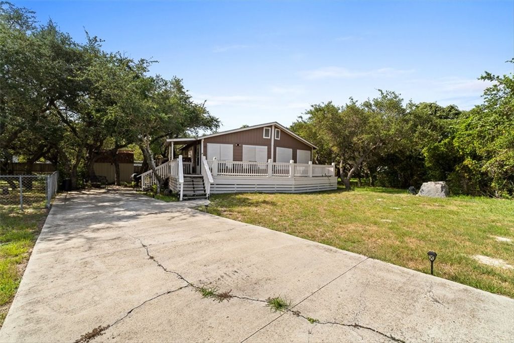 245 Griffith Dr, Rockport, TX 78382 — photo 3