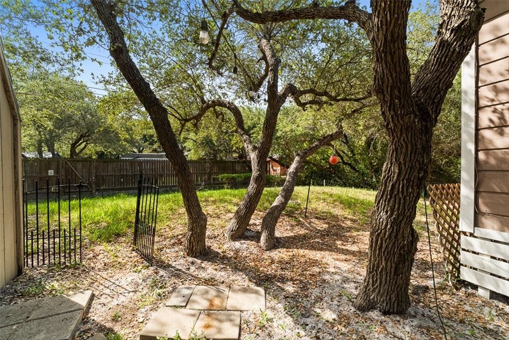 245 Griffith Dr, Rockport, TX 78382 — photo 4