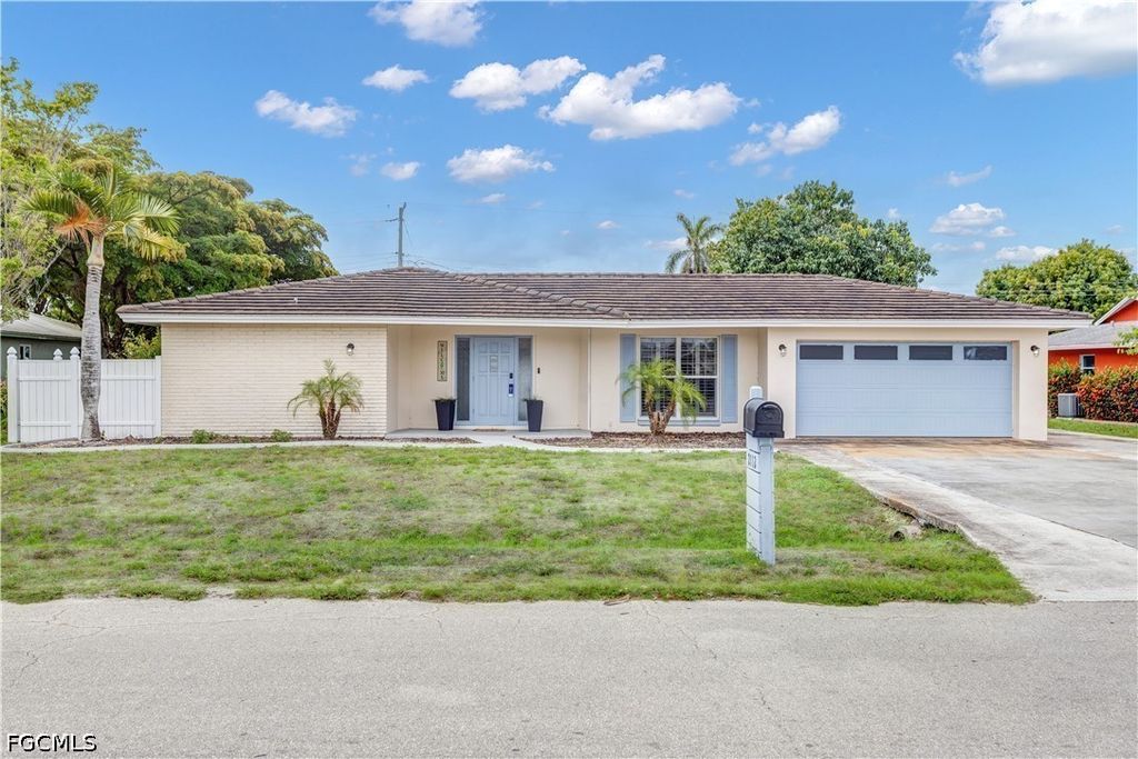 2112 Harvard AVE, Fort Myers, FL 33907
