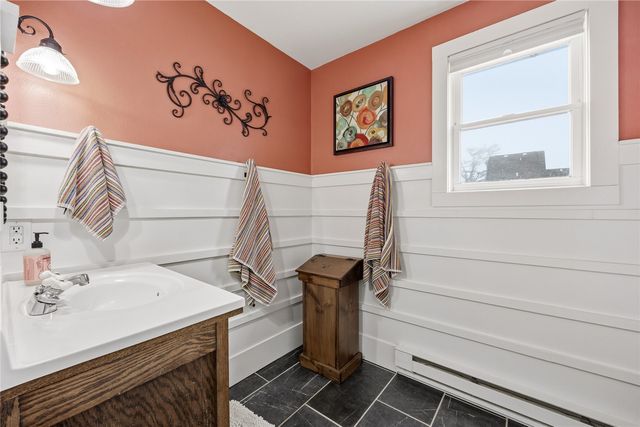 325 N 4th Street, West Branch, IA 52358