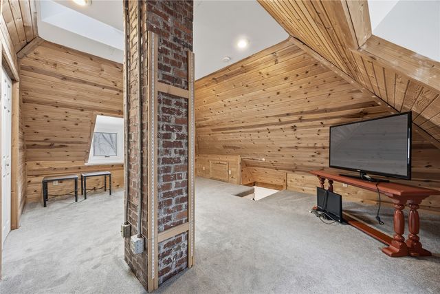 325 N 4th Street, West Branch, IA 52358