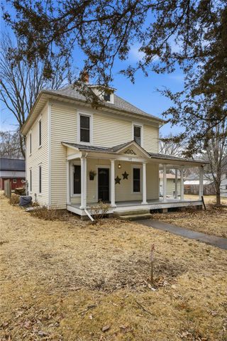 325 N 4th Street, West Branch, IA 52358