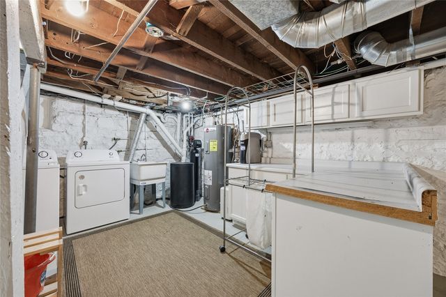 325 N 4th Street, West Branch, IA 52358