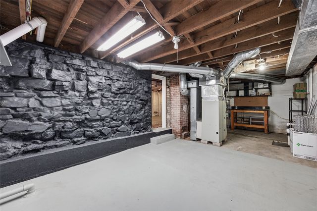 325 N 4th Street, West Branch, IA 52358