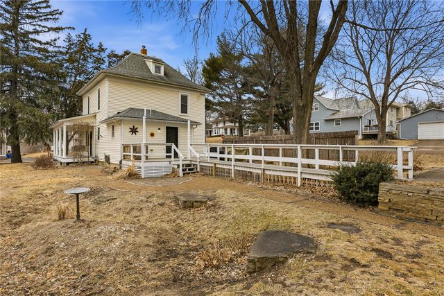 325 N 4th Street, West Branch, IA 52358