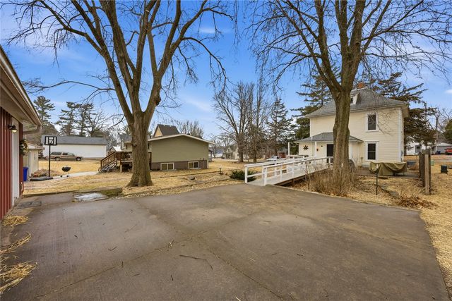 325 N 4th Street, West Branch, IA 52358