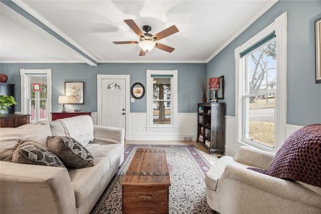 325 N 4th Street, West Branch, IA 52358