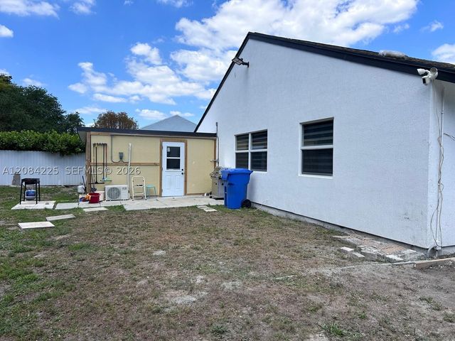 1148 Grandview Cir, Royal Palm Beach, FL 33411
